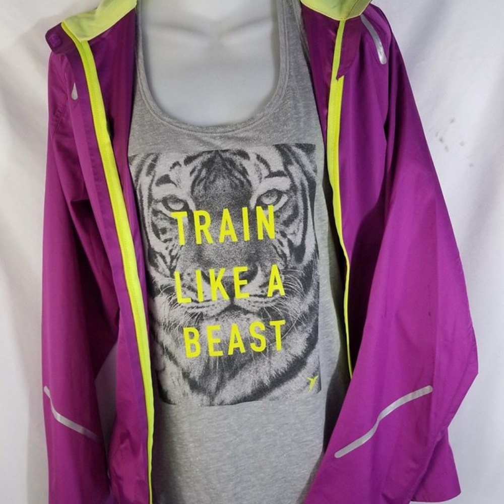 Nike Storm Fit Windbreaker and Graphic Tank Size M